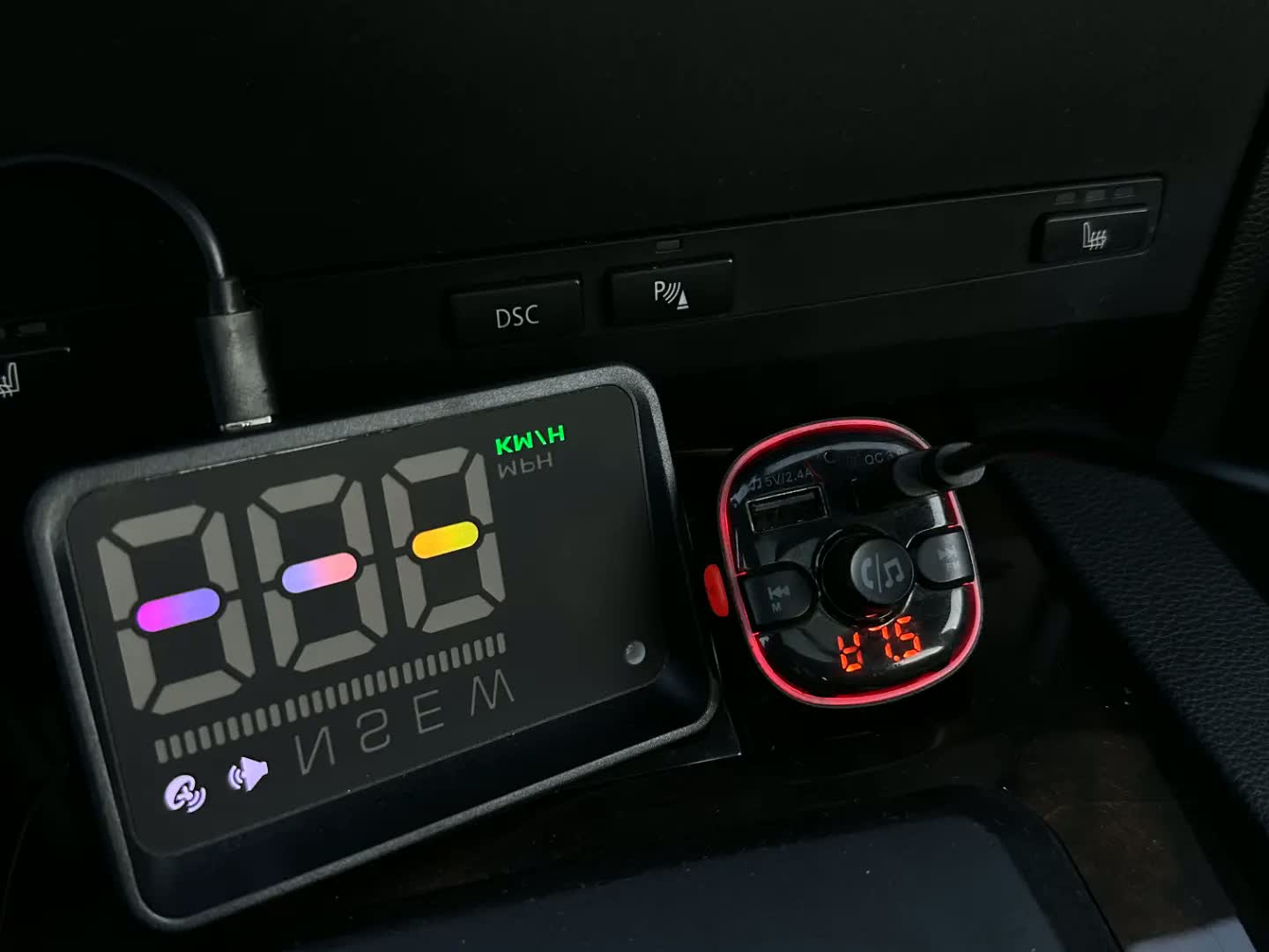 SpeedVision podłączony do gniazda USB w aucie